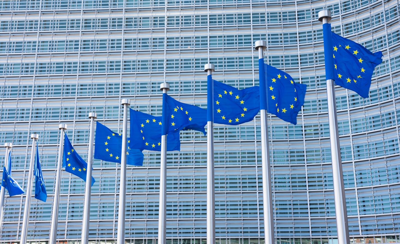 UE, via libera alla patente a 17 anni e nuove regole per guidare i camion